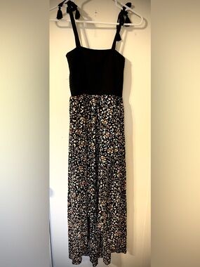 LILDY NWT MAXI DRESS SM/med  elegant